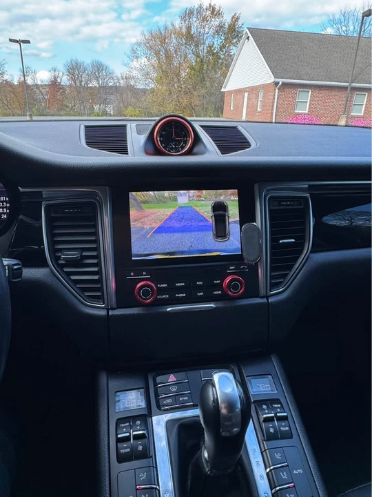 2018 Porsche Macan - Image 15 of 20