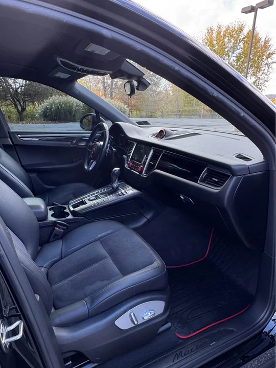 2018 Porsche Macan - Image 9 of 20