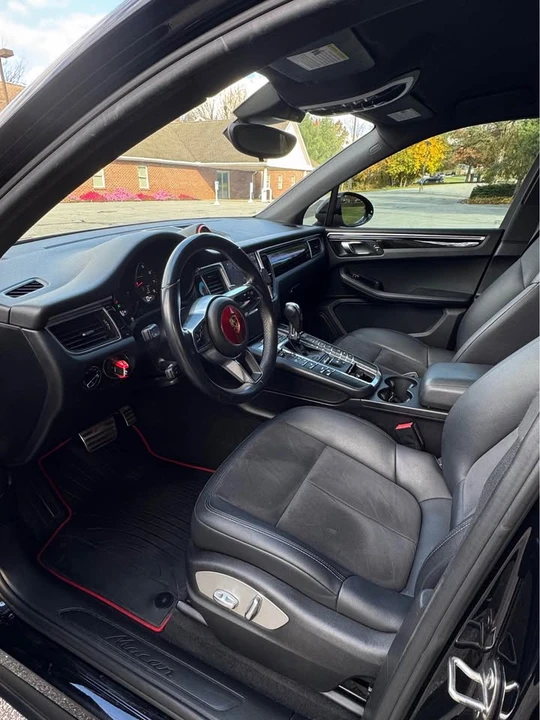 2018 Porsche Macan - Image 11 of 20