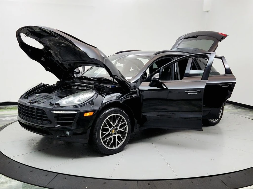 2018 Porsche Macan - Image 9 of 12