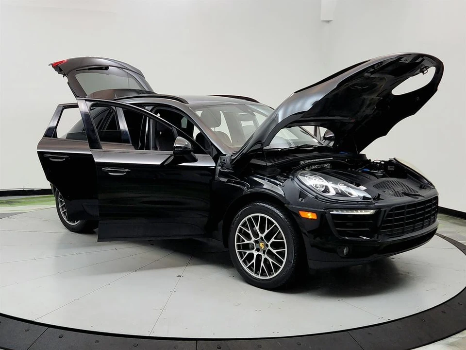 2018 Porsche Macan - Image 10 of 12