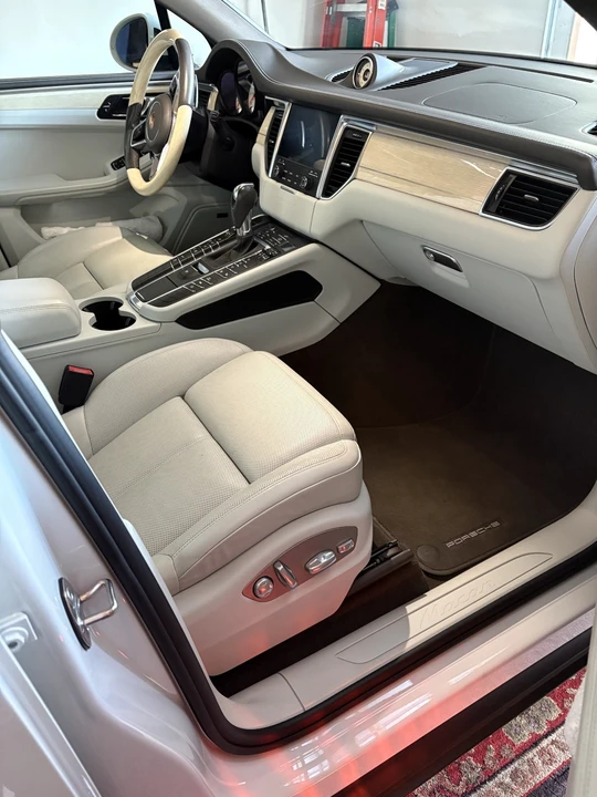 2018 Porsche Macan - Image 12 of 19