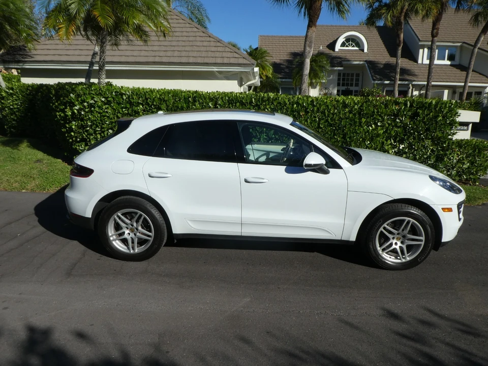 2018 Porsche Macan - Image 11 of 21