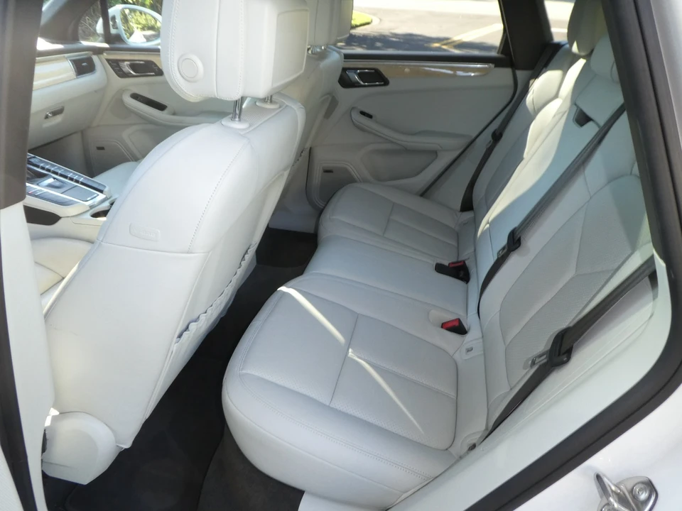 2018 Porsche Macan - Image 14 of 21