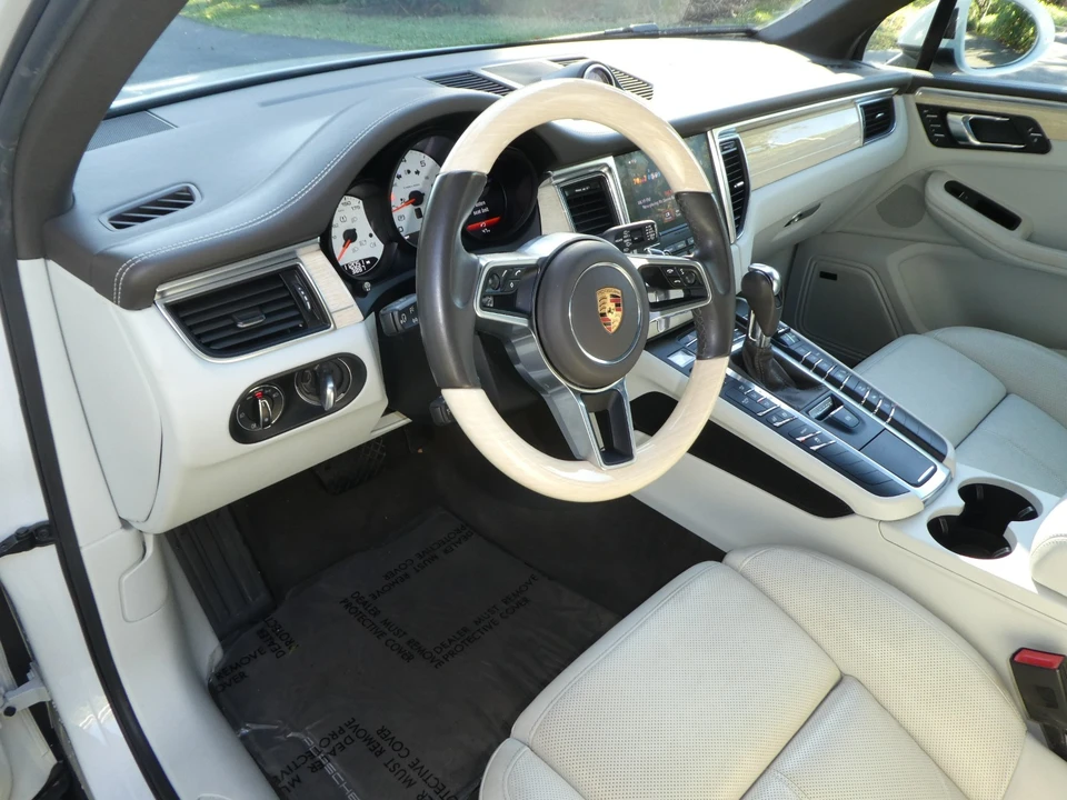 2018 Porsche Macan - Image 13 of 21