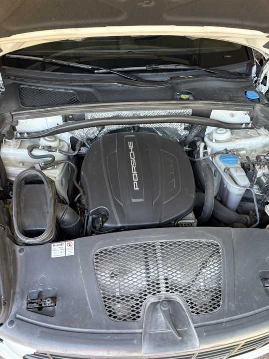 2018 Porsche Macan - Image 10 of 19