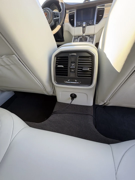 2018 Porsche Macan - Image 17 of 19
