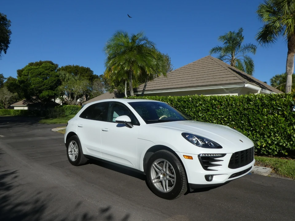 2018 Porsche Macan - Image 12 of 21