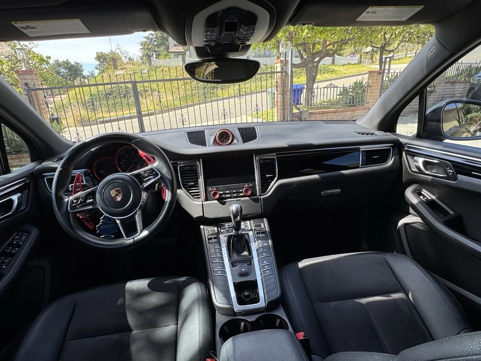2018 Porsche Macan - Image 16 of 21