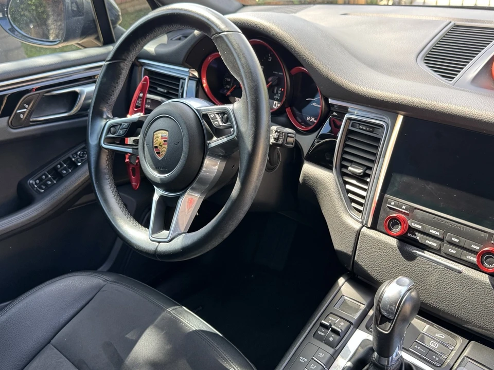 2018 Porsche Macan - Image 19 of 21