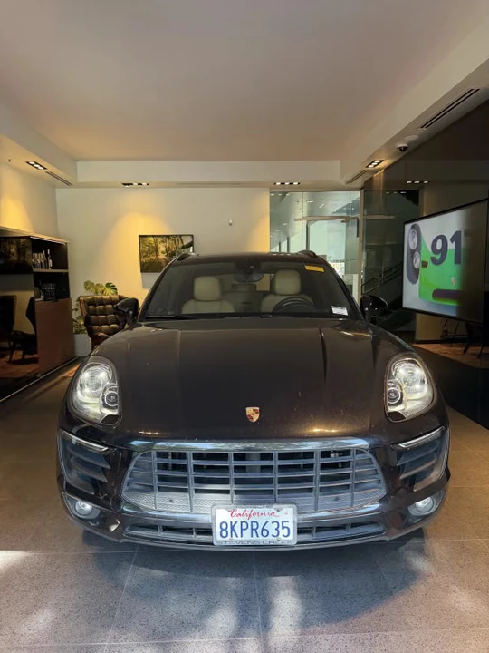 2018 Porsche Macan - Image 2 of 31