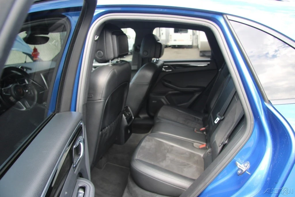 2018 Porsche Macan - Image 19 of 21