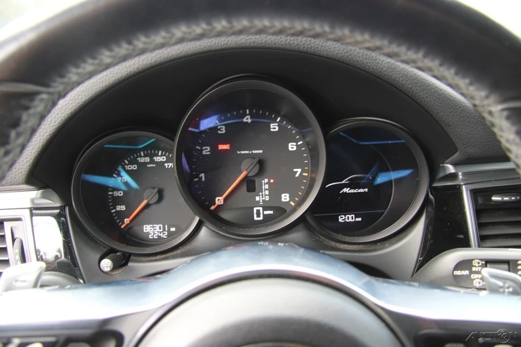2018 Porsche Macan - Image 14 of 21