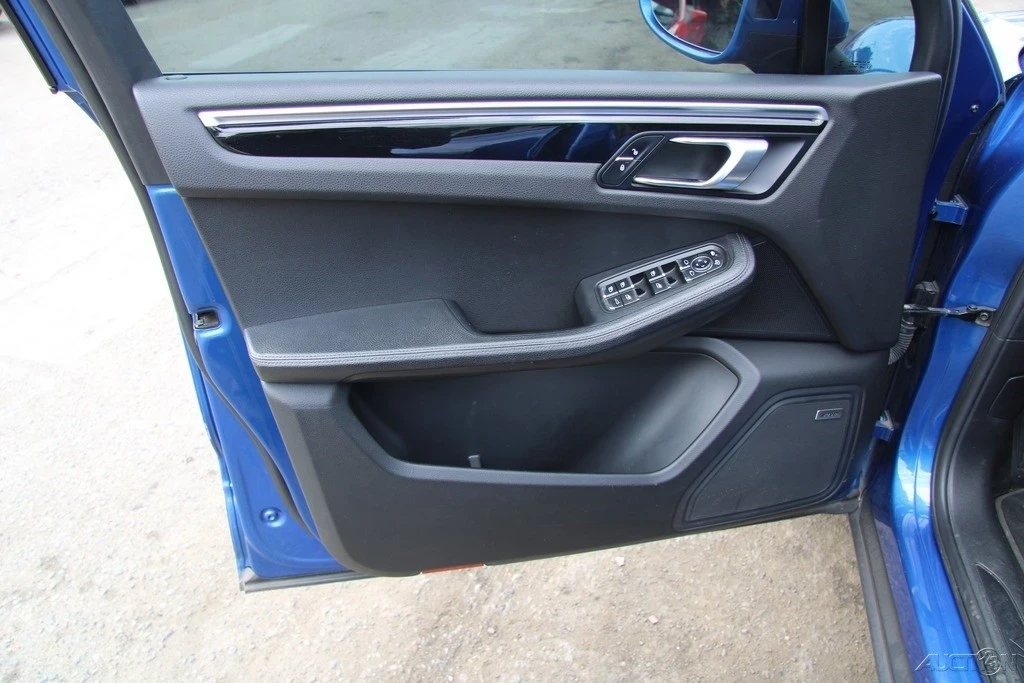 2018 Porsche Macan - Image 11 of 21