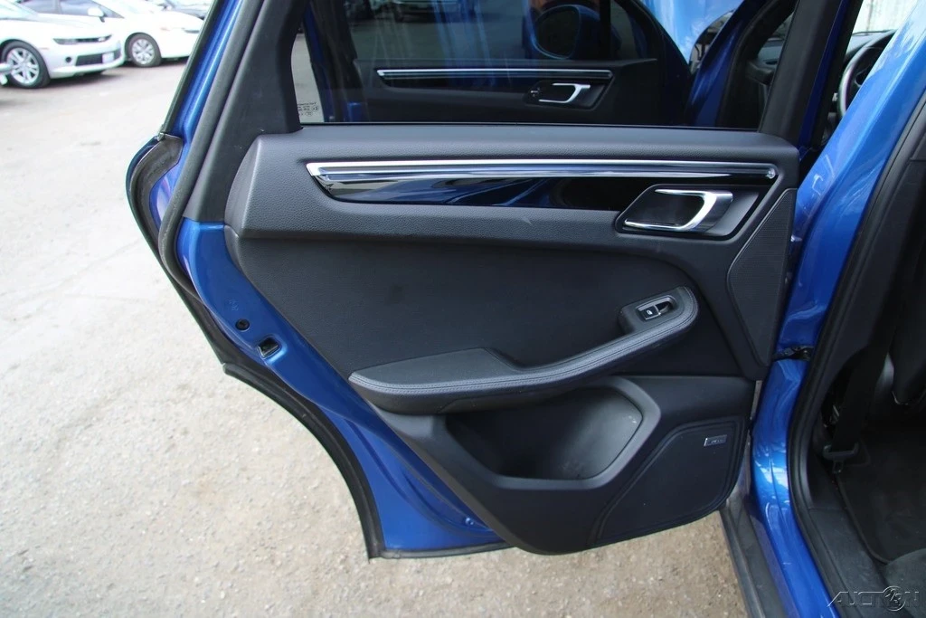2018 Porsche Macan - Image 18 of 21