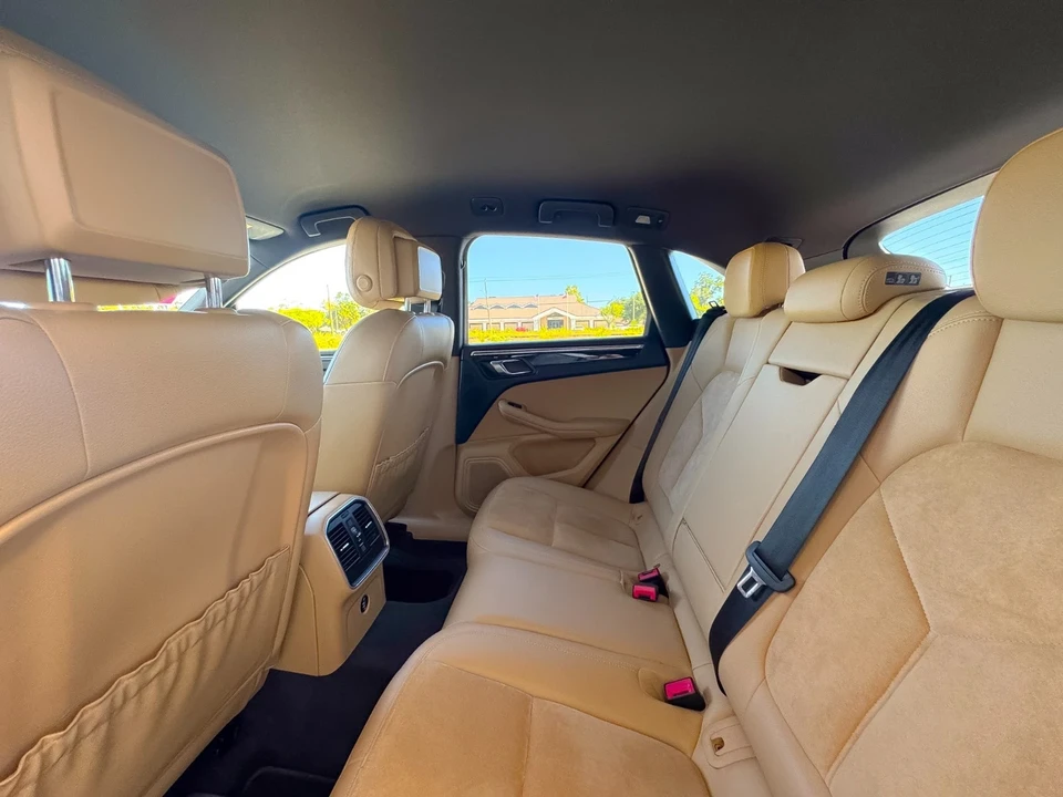 2018 Porsche Macan - Image 13 of 21