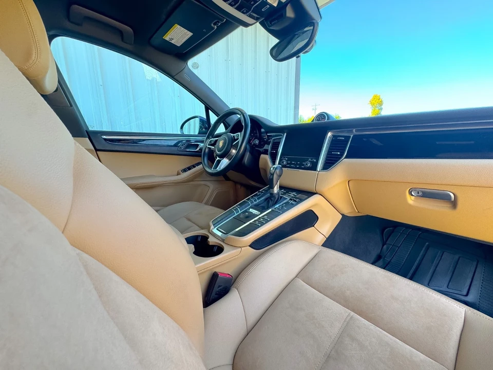 2018 Porsche Macan - Image 18 of 21