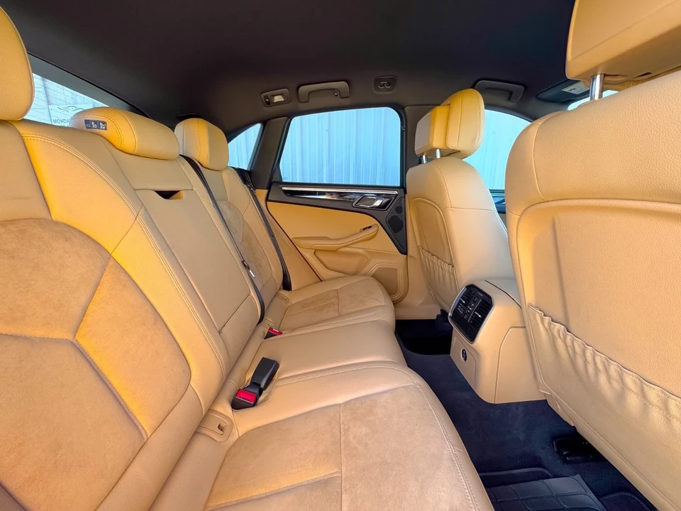 2018 Porsche Macan - Image 10 of 21