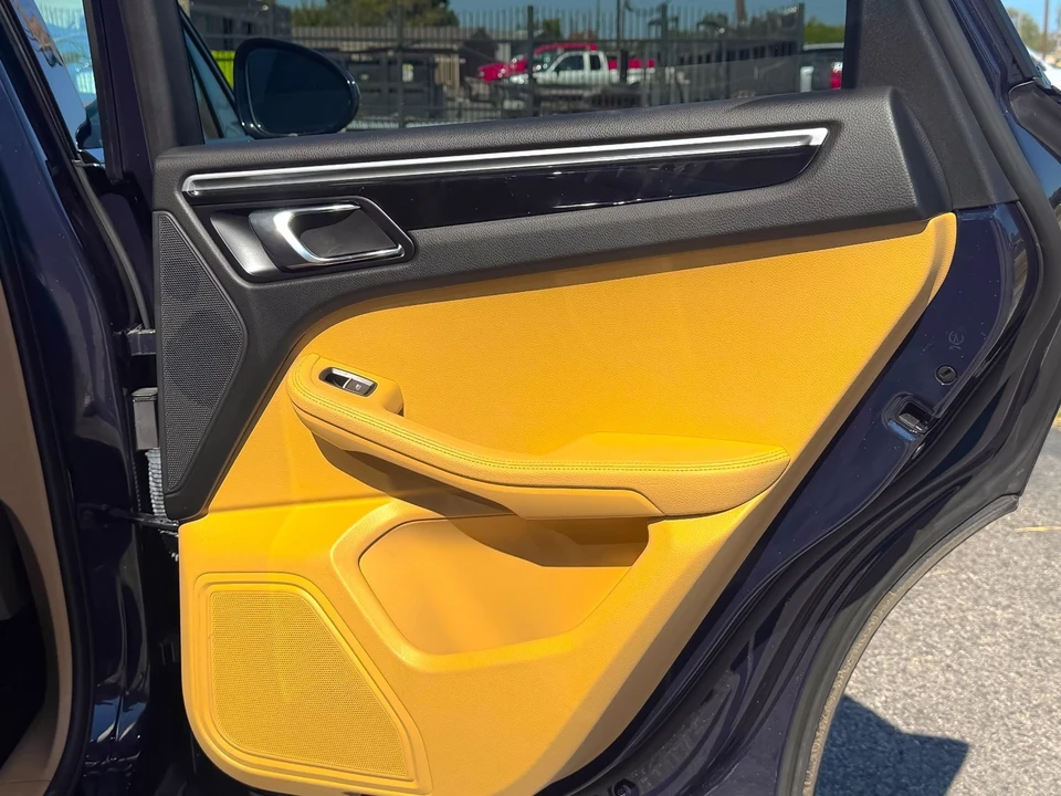 2018 Porsche Macan - Image 9 of 21