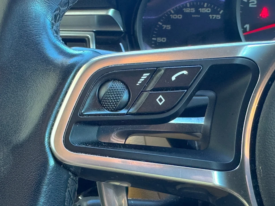 2018 Porsche Macan - Image 20 of 21