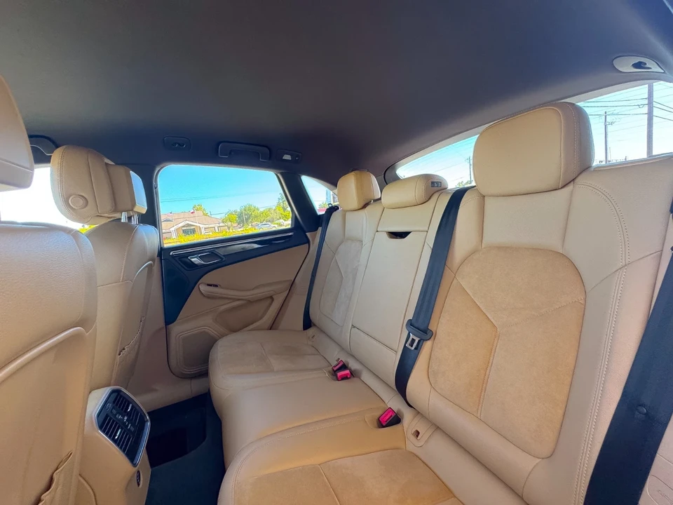 2018 Porsche Macan - Image 14 of 21
