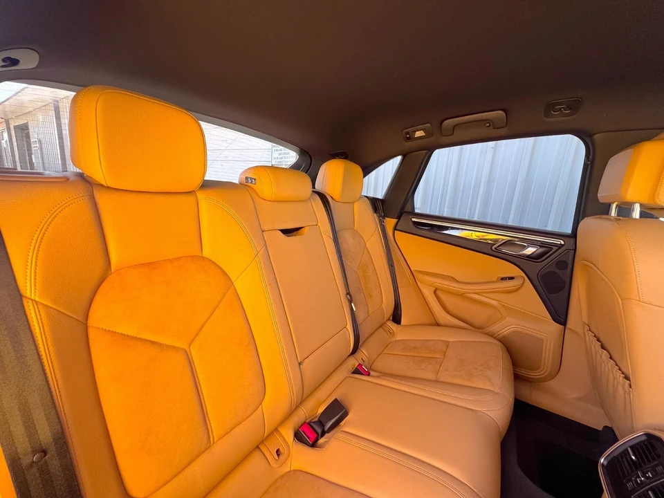 2018 Porsche Macan - Image 11 of 21