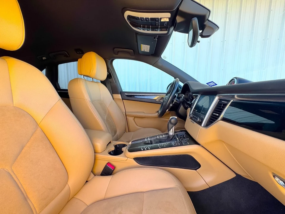 2018 Porsche Macan - Image 17 of 21