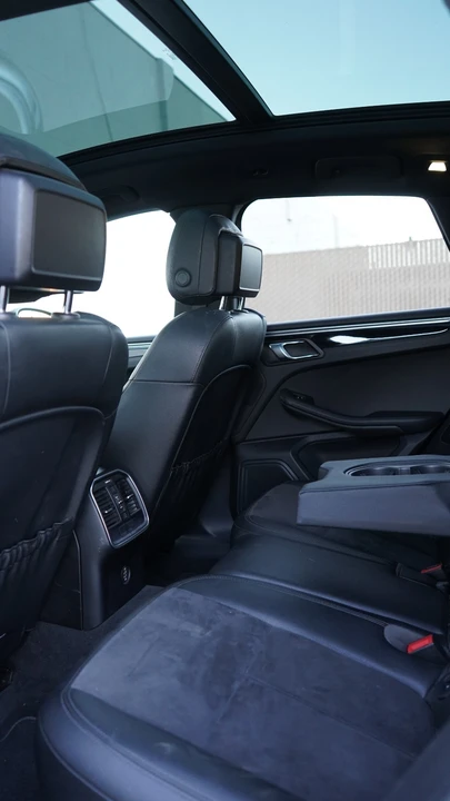 2018 Porsche Macan - Image 10 of 12