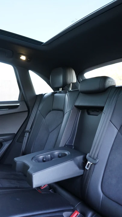 2018 Porsche Macan - Image 11 of 12