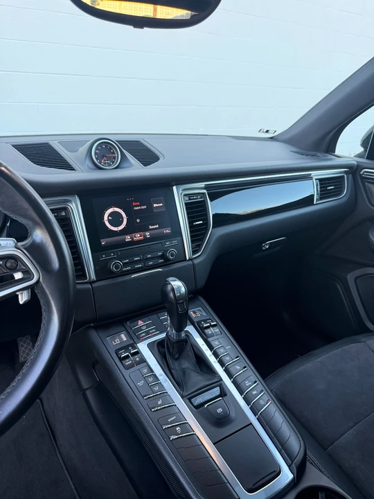 2018 Porsche Macan - Image 8 of 12