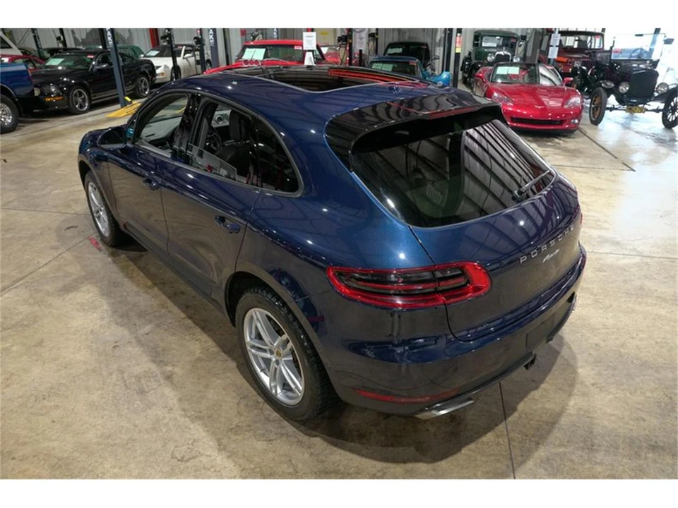 2018 Porsche Macan - Image 16 of 31