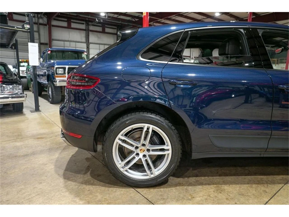 2018 Porsche Macan - Image 9 of 31