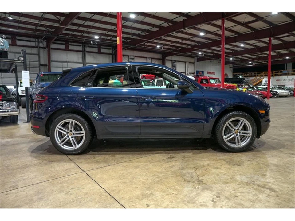 2018 Porsche Macan - Image 10 of 31