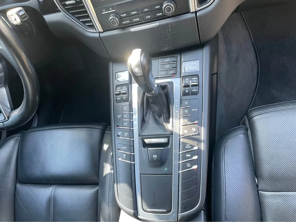 2018 Porsche Macan - Image 13 of 20