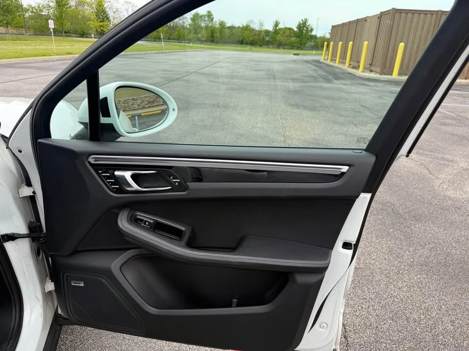 2018 Porsche Macan - Image 17 of 19
