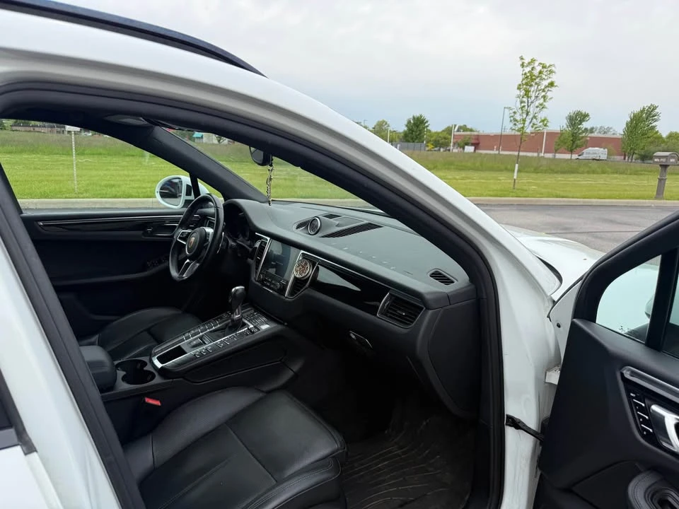 2018 Porsche Macan - Image 16 of 19