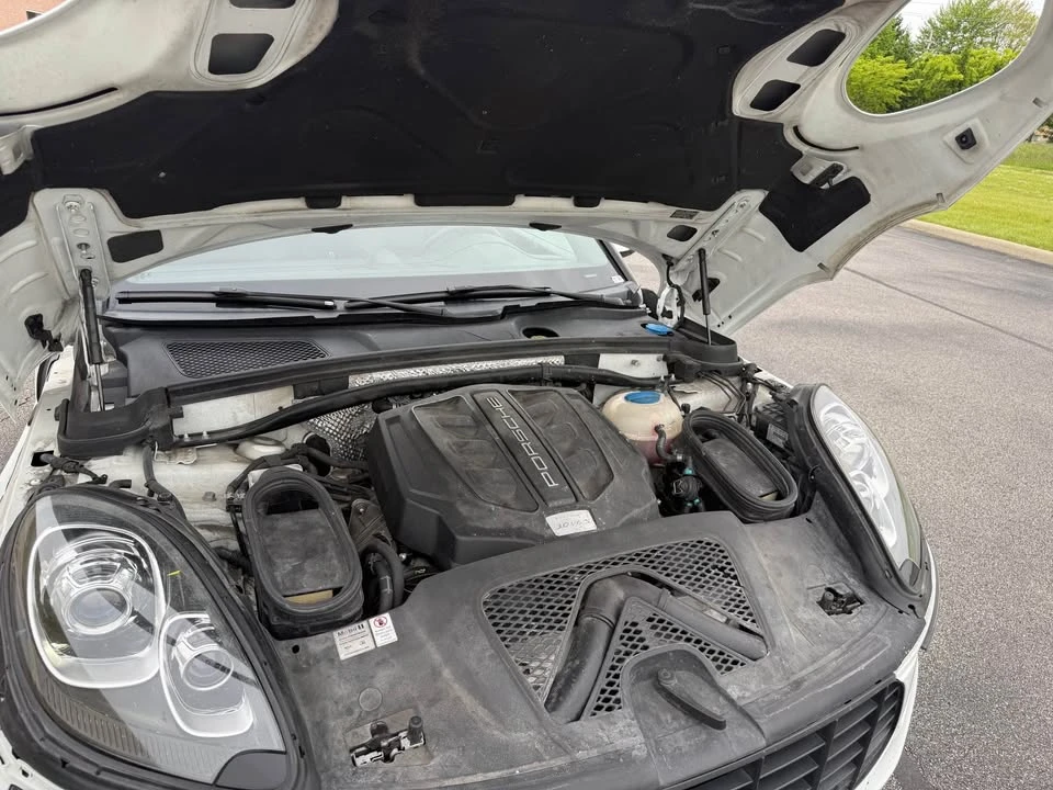 2018 Porsche Macan - Image 18 of 19