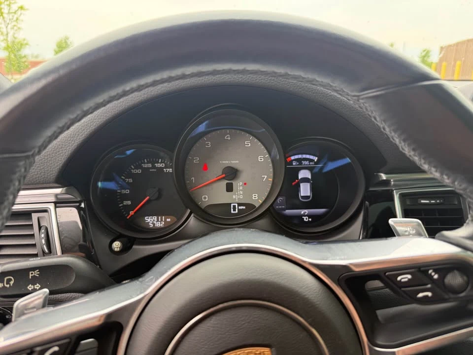 2018 Porsche Macan - Image 12 of 19