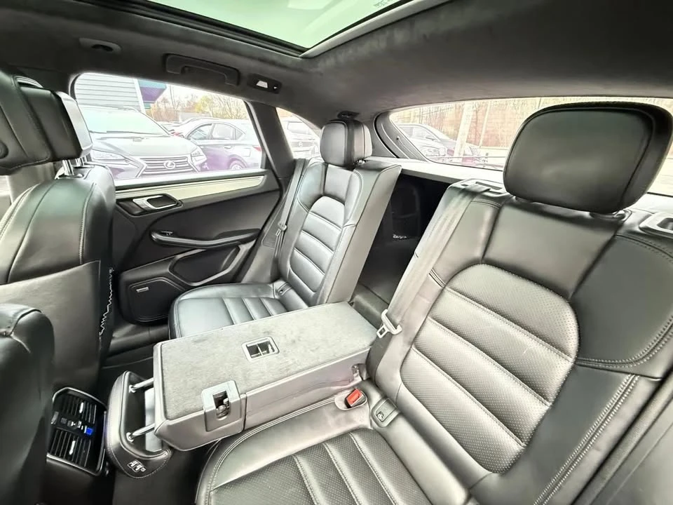 2018 Porsche Macan - Image 9 of 20
