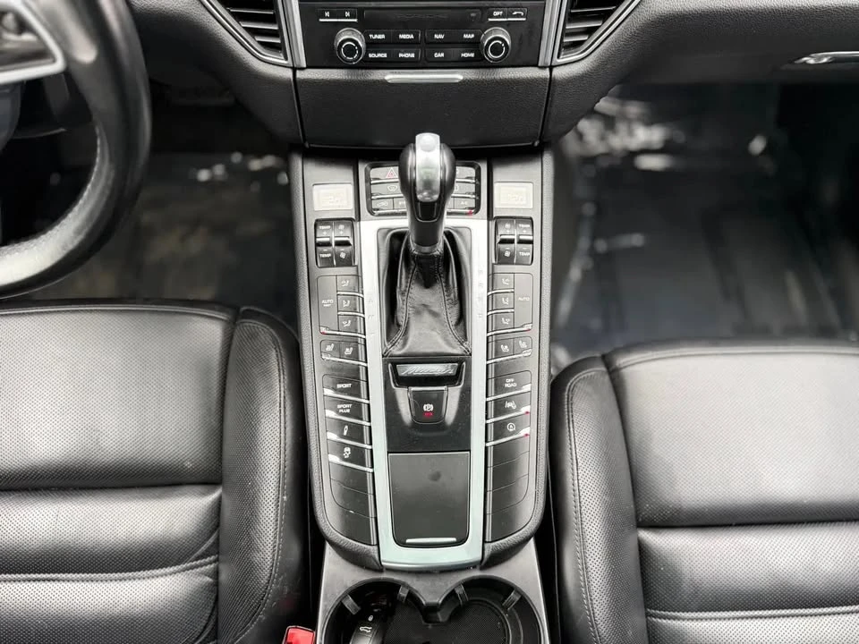 2018 Porsche Macan - Image 16 of 20