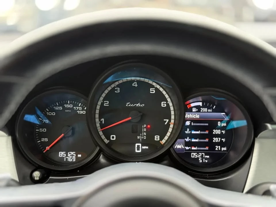 2018 Porsche Macan - Image 17 of 20