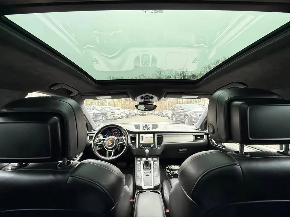 2018 Porsche Macan - Image 15 of 20