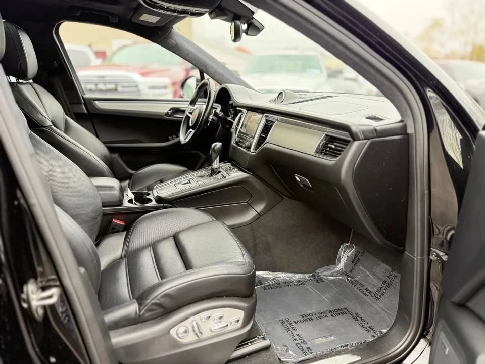 2018 Porsche Macan - Image 12 of 20