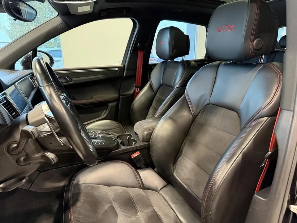 2018 Porsche Macan - Image 9 of 10