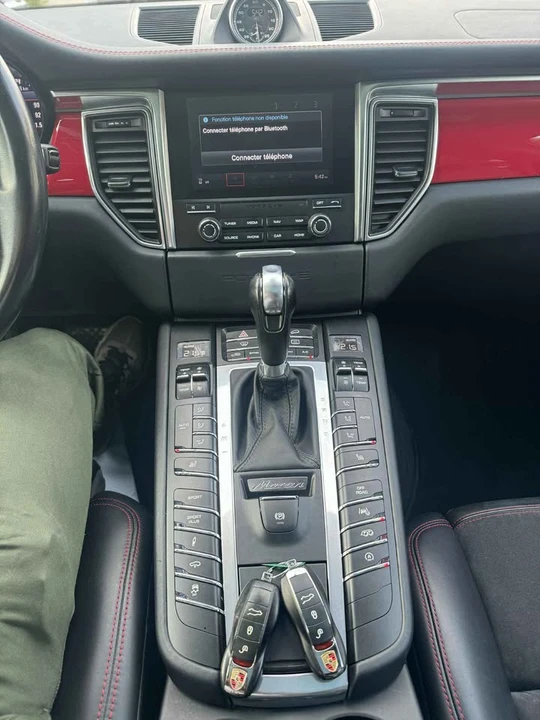 2018 Porsche Macan - Image 12 of 20