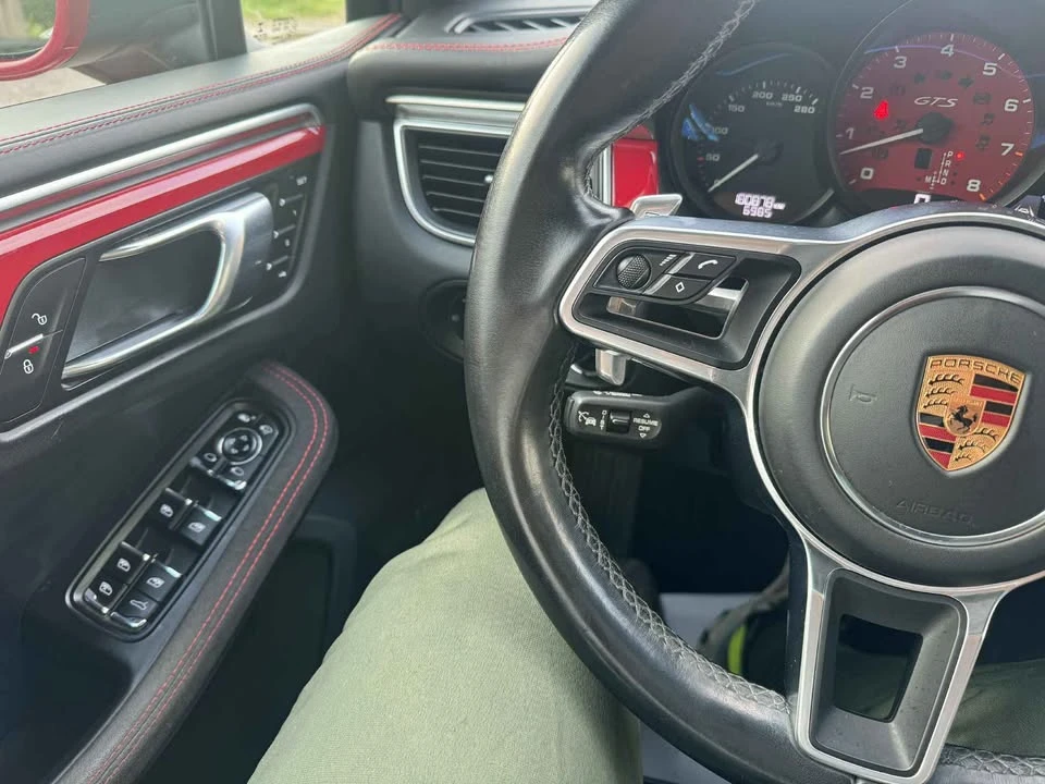 2018 Porsche Macan - Image 9 of 17