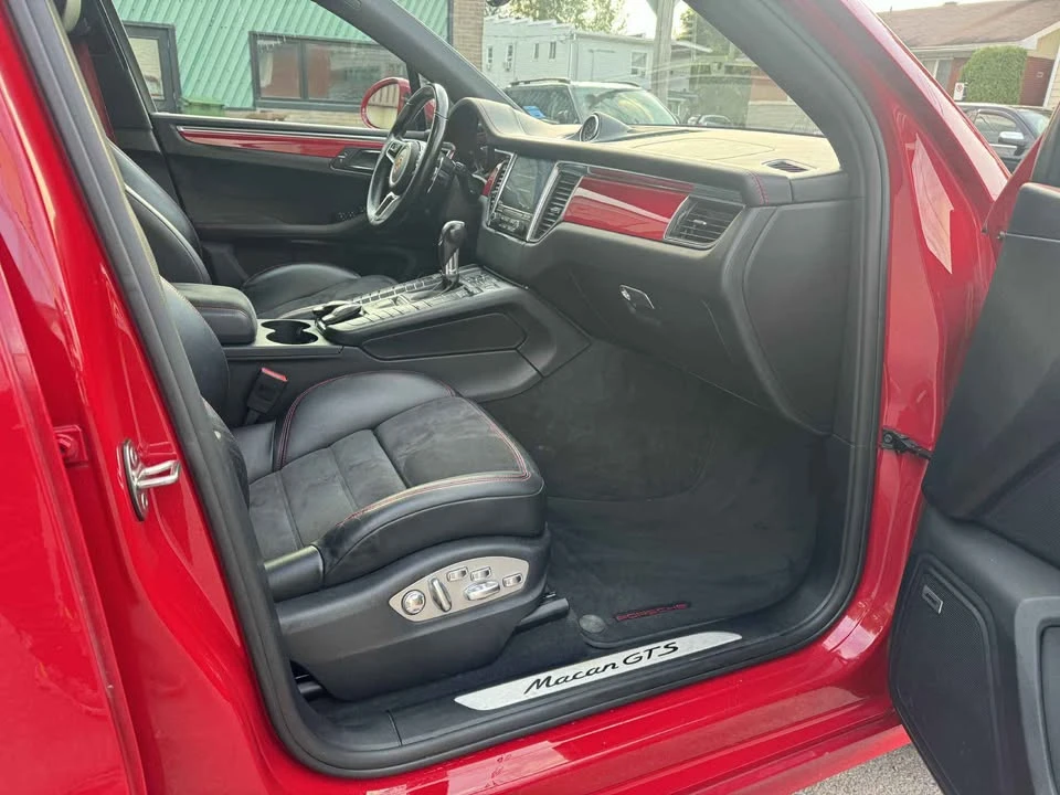 2018 Porsche Macan - Image 13 of 17