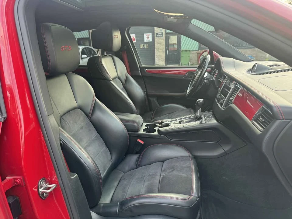 2018 Porsche Macan - Image 14 of 17