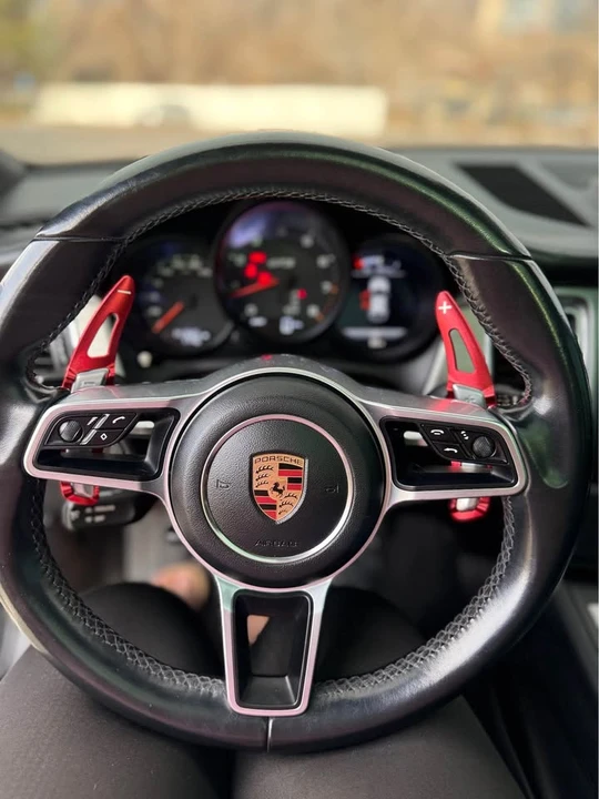 2018 Porsche Macan - Image 12 of 13