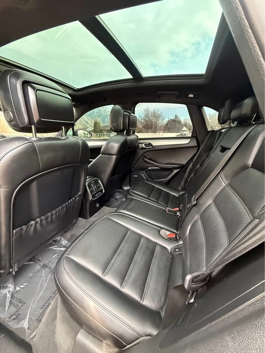 2018 Porsche Macan - Image 11 of 13